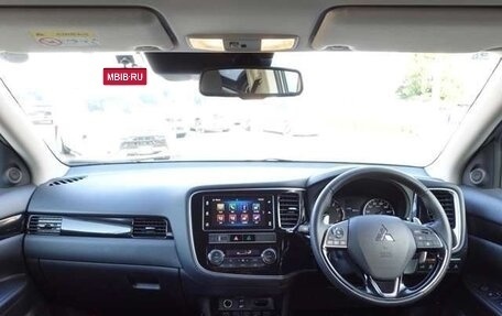 Mitsubishi Outlander III рестайлинг 3, 2020 год, 1 956 000 рублей, 11 фотография