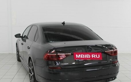 Volkswagen Passat B8 рестайлинг, 2016 год, 1 790 000 рублей, 8 фотография