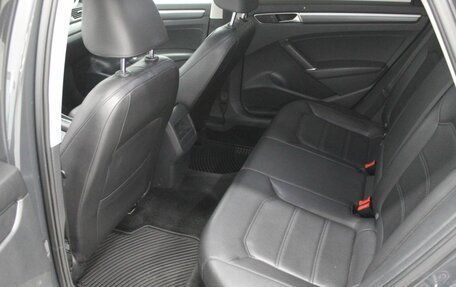 Volkswagen Passat B8 рестайлинг, 2016 год, 1 790 000 рублей, 14 фотография