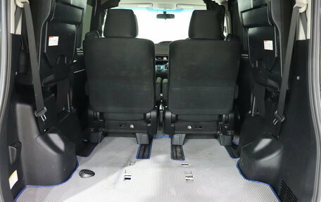 Toyota Noah III, 2015 год, 1 690 000 рублей, 10 фотография