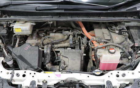 Toyota Noah III, 2015 год, 1 690 000 рублей, 9 фотография