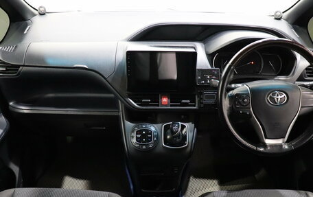 Toyota Noah III, 2015 год, 1 690 000 рублей, 14 фотография