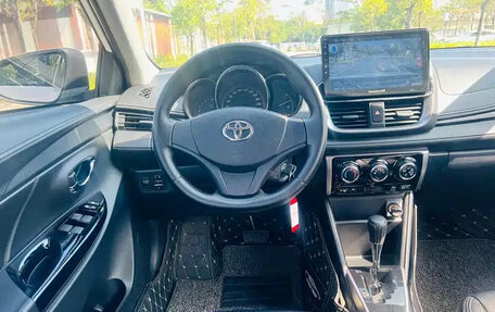 Toyota Yaris XP150 рестайлинг, 2022 год, 943 030 рублей, 10 фотография