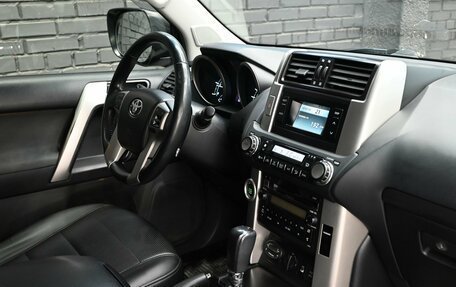 Toyota Land Cruiser Prado 150 рестайлинг 2, 2011 год, 2 700 000 рублей, 15 фотография