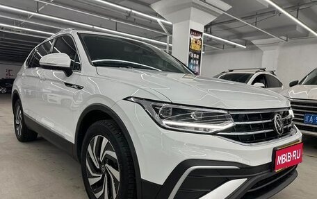 Volkswagen Tiguan II, 2022 год, 2 610 000 рублей, 1 фотография