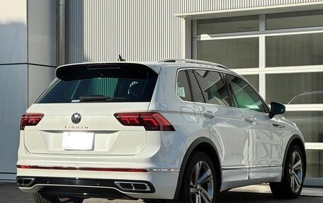 Volkswagen Tiguan II, 2022 год, 2 650 020 рублей, 2 фотография