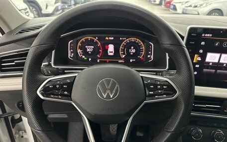 Volkswagen Tiguan II, 2022 год, 2 610 000 рублей, 9 фотография