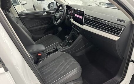 Volkswagen Tiguan II, 2022 год, 2 610 000 рублей, 10 фотография