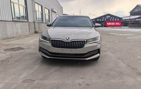 Skoda Superb III рестайлинг, 2023 год, 2 572 000 рублей, 2 фотография