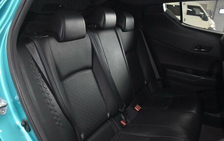 Toyota C-HR I рестайлинг, 2016 год, 2 200 000 рублей, 10 фотография