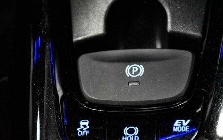 Toyota C-HR I рестайлинг, 2016 год, 2 200 000 рублей, 19 фотография