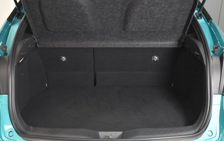 Toyota C-HR I рестайлинг, 2016 год, 2 200 000 рублей, 25 фотография