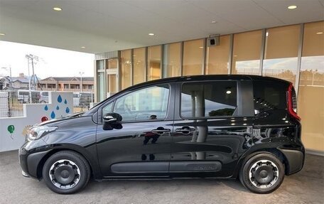 Toyota Sienta, 2023 год, 1 550 000 рублей, 4 фотография