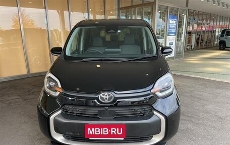 Toyota Sienta, 2023 год, 1 550 000 рублей, 2 фотография