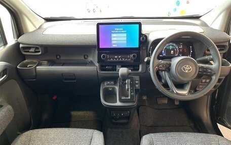 Toyota Sienta, 2023 год, 1 550 000 рублей, 10 фотография