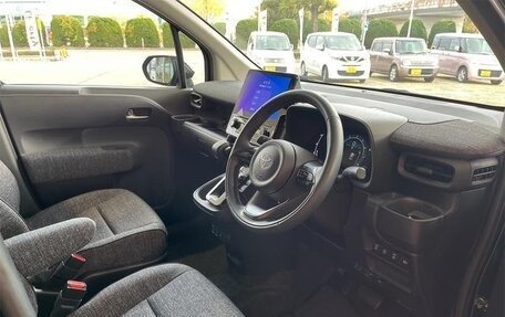 Toyota Sienta, 2023 год, 1 550 000 рублей, 17 фотография