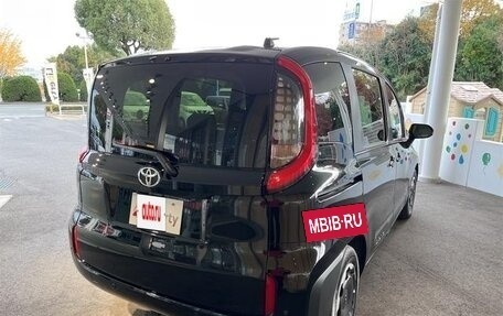 Toyota Sienta, 2023 год, 1 550 000 рублей, 7 фотография