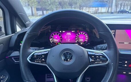 Volkswagen Golf VIII, 2022 год, 2 060 000 рублей, 10 фотография