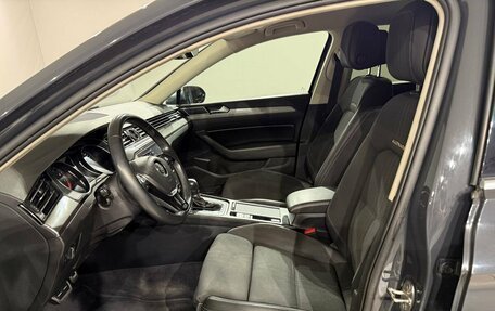 Volkswagen Passat B8 рестайлинг, 2017 год, 2 059 000 рублей, 13 фотография