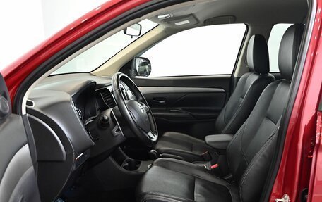 Mitsubishi Outlander III рестайлинг 3, 2013 год, 1 545 000 рублей, 10 фотография