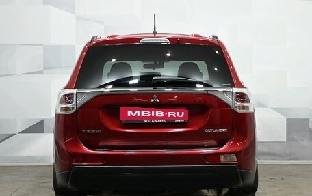 Mitsubishi Outlander III рестайлинг 3, 2013 год, 1 545 000 рублей, 5 фотография