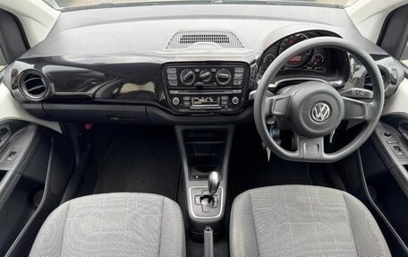 Volkswagen up! I рестайлинг, 2013 год, 540 000 рублей, 10 фотография
