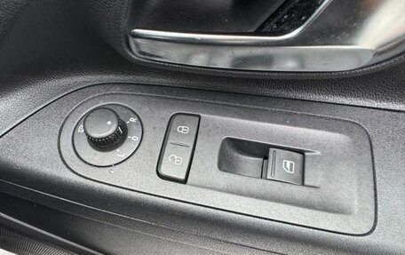 Volkswagen up! I рестайлинг, 2013 год, 540 000 рублей, 25 фотография