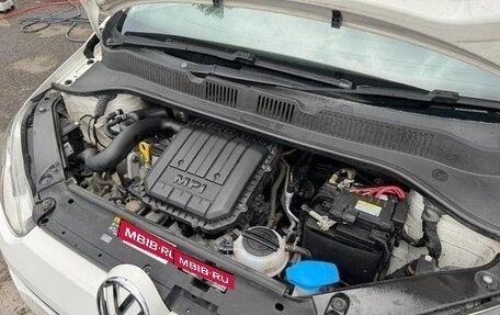 Volkswagen up! I рестайлинг, 2013 год, 540 000 рублей, 24 фотография