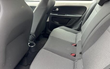 Volkswagen up! I рестайлинг, 2013 год, 540 000 рублей, 27 фотография