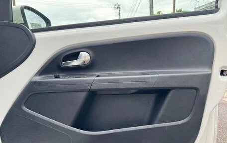 Volkswagen up! I рестайлинг, 2013 год, 540 000 рублей, 28 фотография