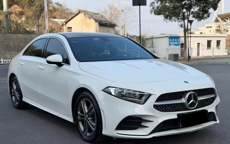 Mercedes-Benz A-Класс, 2022 год, 1 850 000 рублей, 3 фотография