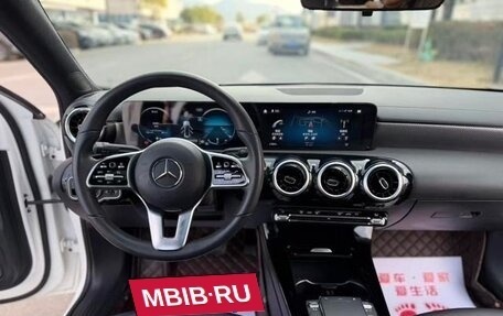 Mercedes-Benz A-Класс, 2022 год, 1 850 000 рублей, 10 фотография