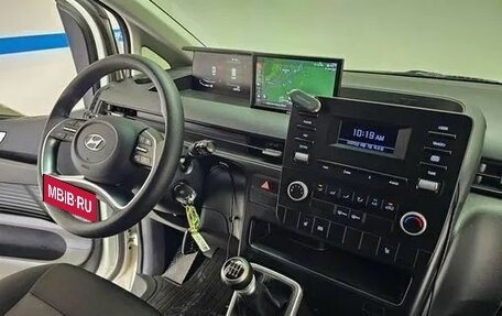 Hyundai Staria, 2021 год, 1 800 000 рублей, 2 фотография