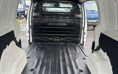 Hyundai Staria, 2021 год, 1 800 000 рублей, 23 фотография