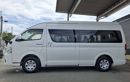 Toyota HiAce H200, 2023 год, 3 415 000 рублей, 8 фотография
