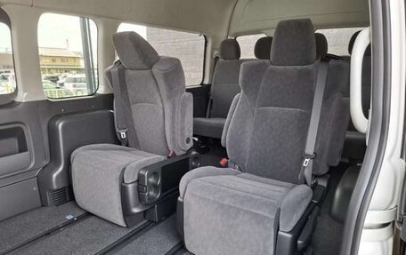 Toyota HiAce H200, 2023 год, 3 415 000 рублей, 11 фотография