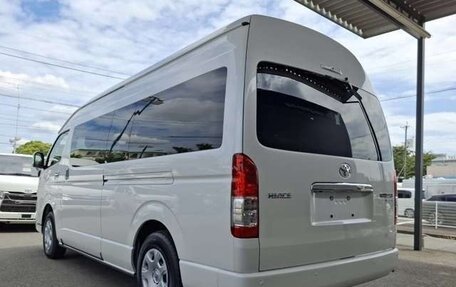 Toyota HiAce H200, 2023 год, 3 415 000 рублей, 4 фотография