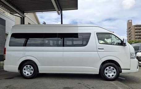Toyota HiAce H200, 2023 год, 3 415 000 рублей, 9 фотография