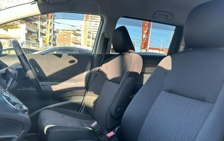 Toyota Sienta II, 2018 год, 1 369 000 рублей, 32 фотография