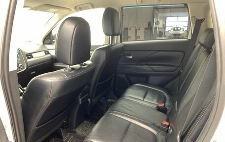 Mitsubishi Outlander III рестайлинг 3, 2012 год, 1 399 900 рублей, 10 фотография