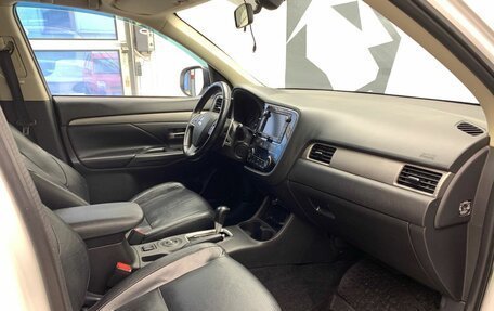 Mitsubishi Outlander III рестайлинг 3, 2012 год, 1 399 900 рублей, 11 фотография