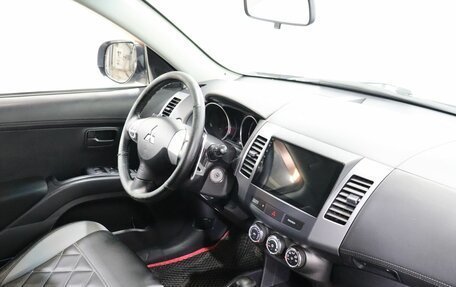 Mitsubishi Outlander III рестайлинг 3, 2011 год, 1 050 000 рублей, 10 фотография