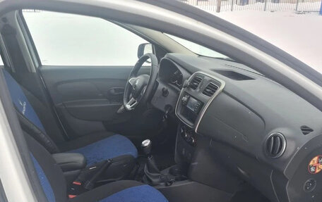 Renault Sandero II рестайлинг, 2021 год, 800 000 рублей, 16 фотография