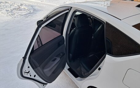 Toyota Prius, 2011 год, 1 100 000 рублей, 17 фотография