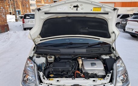 Toyota Prius, 2011 год, 1 100 000 рублей, 26 фотография