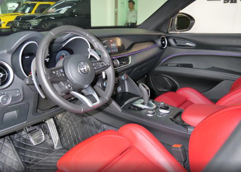 Alfa Romeo Stelvio, 2023 год, 5 550 000 рублей, 9 фотография