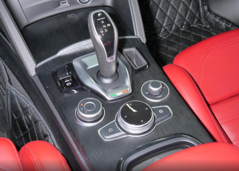 Alfa Romeo Stelvio, 2023 год, 5 550 000 рублей, 12 фотография