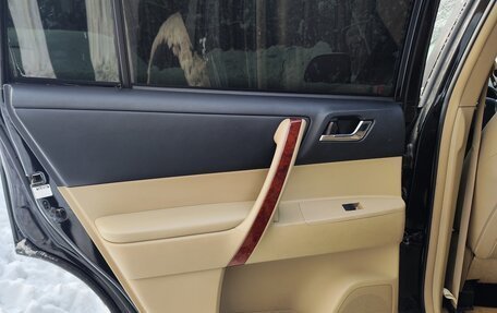 Toyota Highlander III, 2011 год, 1 700 000 рублей, 19 фотография