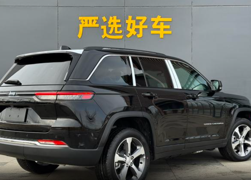 Jeep Grand Cherokee WK2 рестайлинг, 2024 год, 6 580 000 рублей, 7 фотография