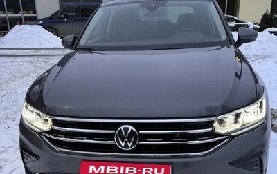 Volkswagen Tiguan II, 2021 год, 3 790 000 рублей, 1 фотография